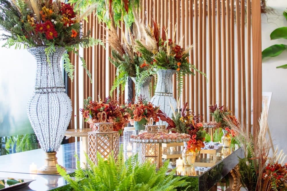 Mesa e ambiente da festa de casamento