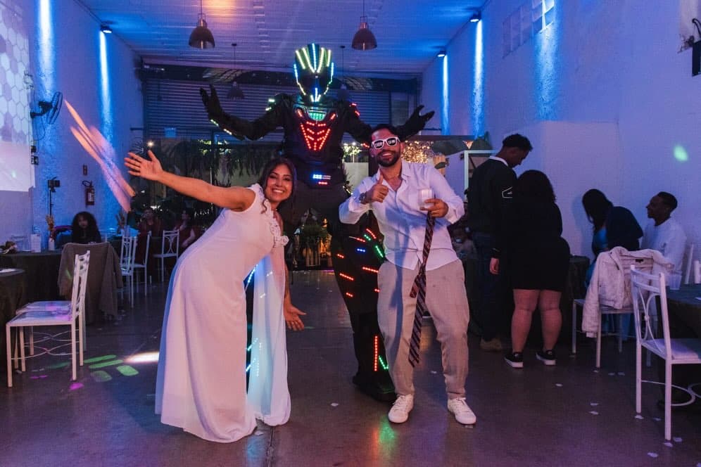 Celebração pós-cerimônia no salão